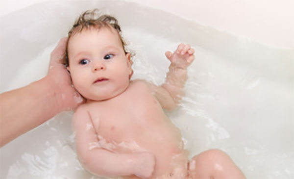 Купание грудничка
