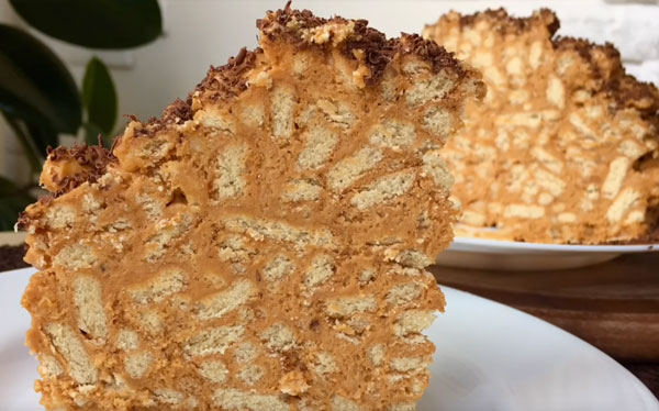 Готовый торт из печенья