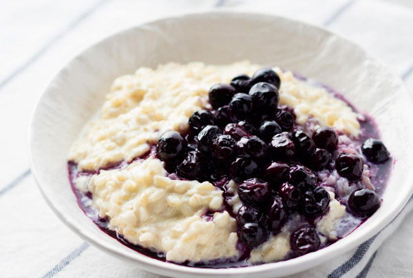 Рисовая каша с черникой