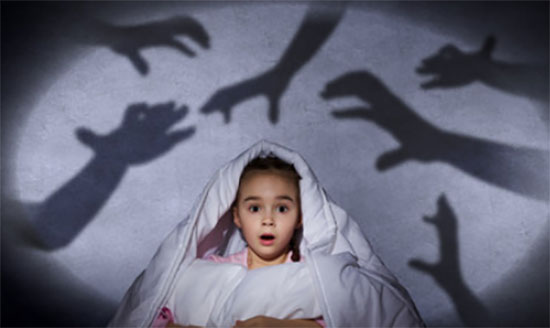 Ребенка пугает темнота