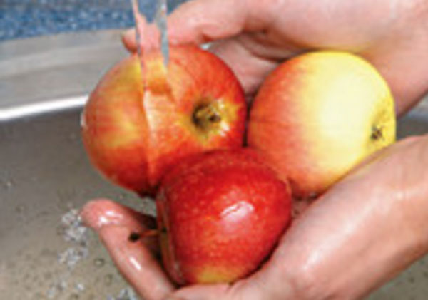 Мытье яблок