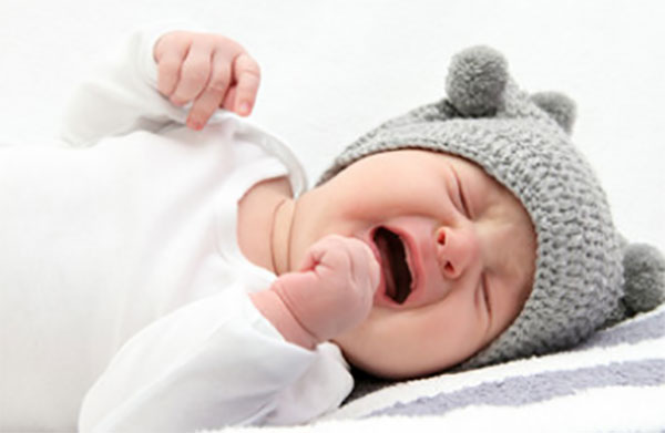 Грудной ребенок плачет