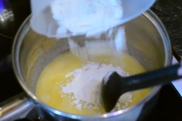 Добавление муки