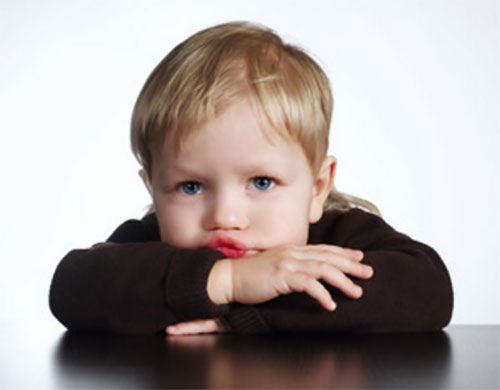 Грустный мальчик