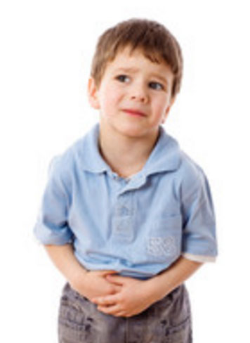 Ребенок держится за живот, боится пойти в туалет из-за боли при мочеиспускании