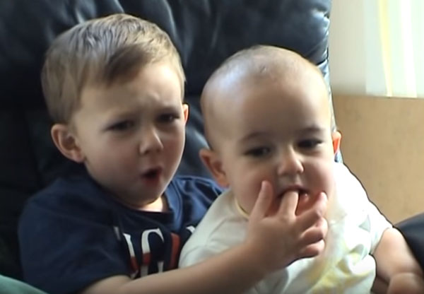 Малыш кусается