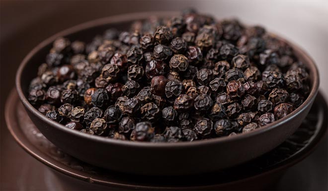 Черный перец горошком Черный перец горошком